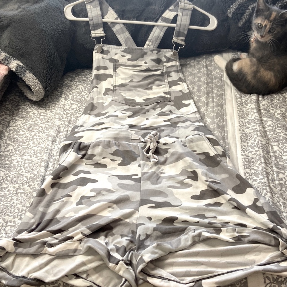 Eye Candy Large Romper Grey Camouflage